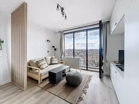 studio meublé et rénové avec balcon - cinquantenaire