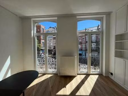 appartement 1 chambre etterbeek  cuisine et sdb modernes