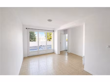 location appartement  33.27 m² t-1 à marseille 4  690 €