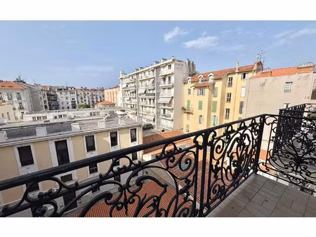 location appartement  60.78 m² t-3 à nice  1 207 €