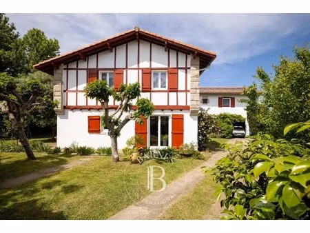 hendaye  quartier lissardy  belle maison avec jardin