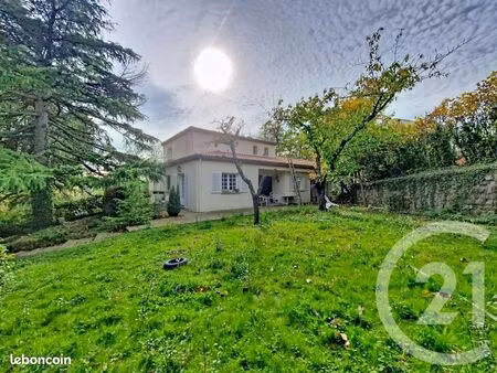 villa 8 pièces 214 m²