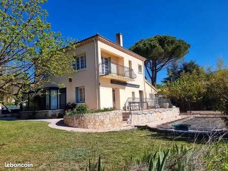 villa 7 pièces 135 m²