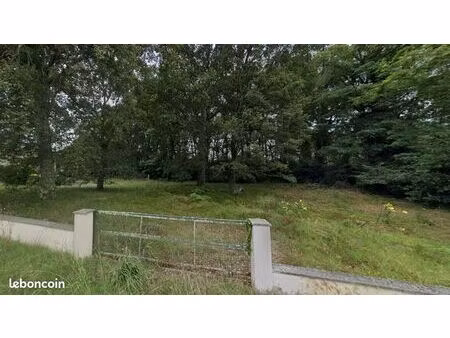 terrain 1 080 m² mees