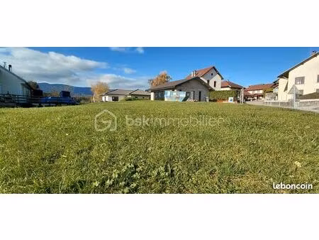 terrain 543 m² usinens