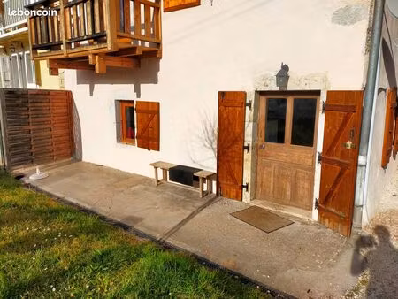 à louer – appartement t1 de 32 m² en rez-de-jardin – lescheraines
