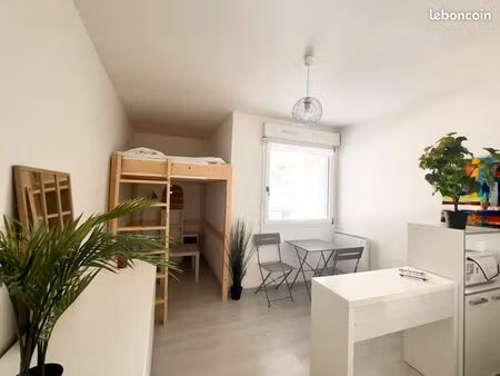location studio meublé 44100 (disponible le 01/07)