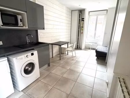 beau studio meublé métro flachet
