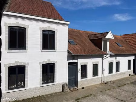 ferme au carré - 347 m2 habitables - nombreuses dépenses (240 m2) - sur parcelle de 4039 m