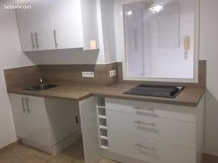 appartement 2 chambres + 2 parkings / excellent état