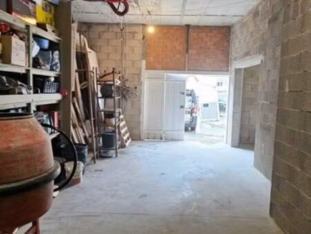 tres grand garage a louer behobie