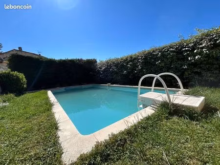 maison familiale de 113 m² avec piscine  panneaux solaires et terrasse – lotissement serre