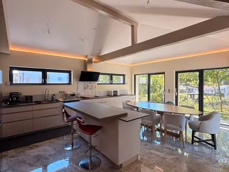 belle maison contemporaine à louer