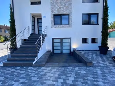 appartement 75 m² – résidence privée – 2 chambres – proche luxembourg – parking