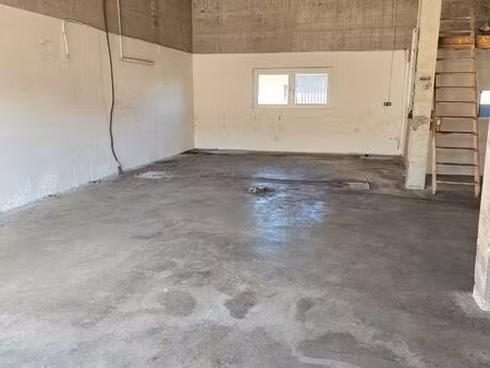 garage a louer 1000 ht pare mois disponible tout suite