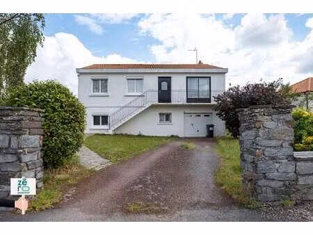 vente maison à montaigu (85600) : à vendre / 141m² montaigu
