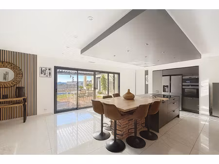 vente maison plain pied contemporaine avec piscine  rochefort-du-gard