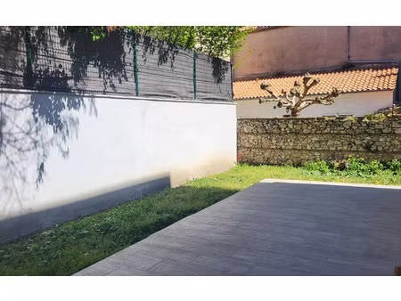 location appartement  51.7 m² t-3 à agen  685 €