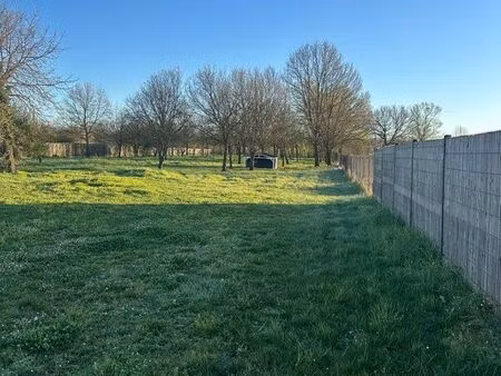 terrain clôturé pour stockage extérieur