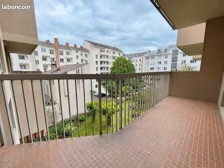 foch : t4 familial avec terrasse et place de stationnement