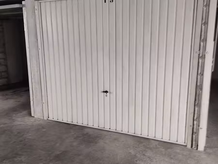 garage villeurbanne dans residence recente