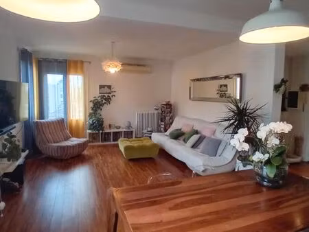 appartement lumineux.  4 pieces nice