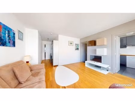 studio 1 pièce 32 m²