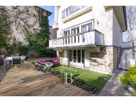 maison de luxe à vendre dans le quartier grandchamp