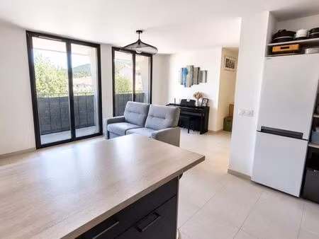 appartement t3 récent avec terrasse et garage – la penne-sur-huveaune