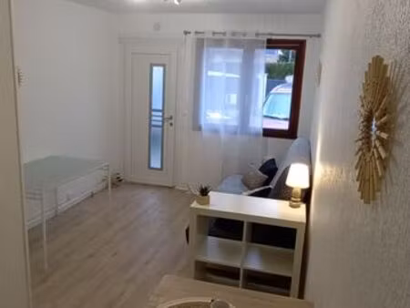très joli studio meublé proche université