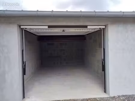 location garage et box de stockage voir description précise et les différents tarifs dans 