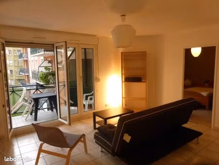 bel appartement proche centre immeuble récent