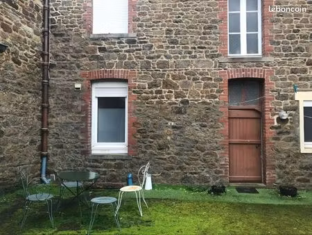 t1 bis avec courette à usage privatif  au calme st servan