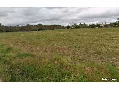 terrain 707 m² cerons