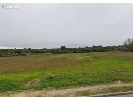 terrain 777 m² cerons