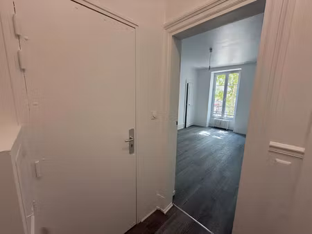 superbe t3 de 61 34 m² entièrement rénové – 1ᵉʳ étage  paris 18ᵉ