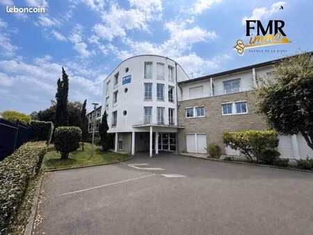 studio 1 pièce 28 m²