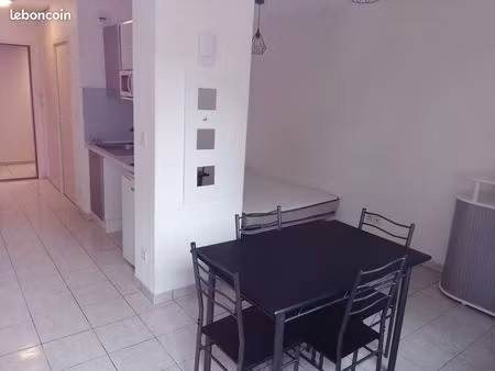 studio moderne 27m2 meublé * place de parking * direct propriétaire = pas de frais d'agenc