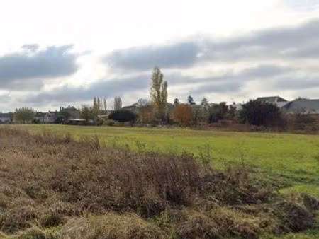 terrain 701 m² manthelan