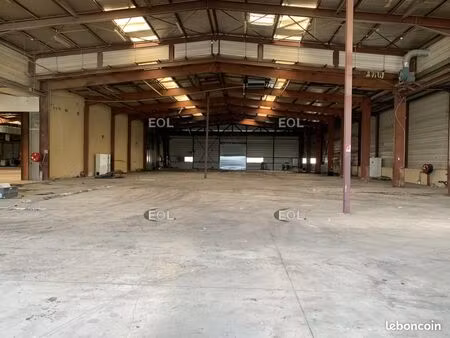 local d'activité 10 373 m²