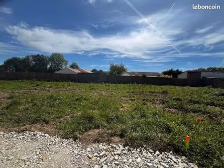 terrain 300 m² vue