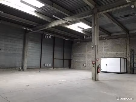 local d'activité 817 m²