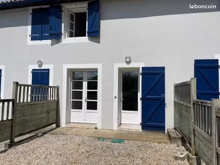duplex avec cour et stationnement
