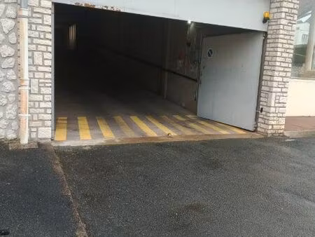 place de parking sécurisée