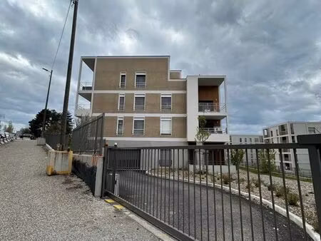parking à louer sous-sol résidence sécurisée (22)
