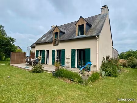 maison avec 5 chambres proche du bourg sur un terrain de 486 m2