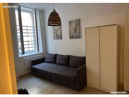studio métro baille  entièrement meublé
