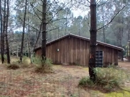 belle et grande grange en bois