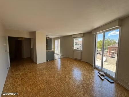 t4 rénové – 90 m² – terrasse – lyon 4e (place bénédicte teissier)