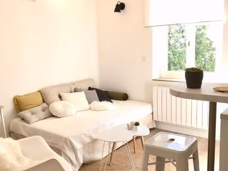 joli studio équipé et meublé frères lumière